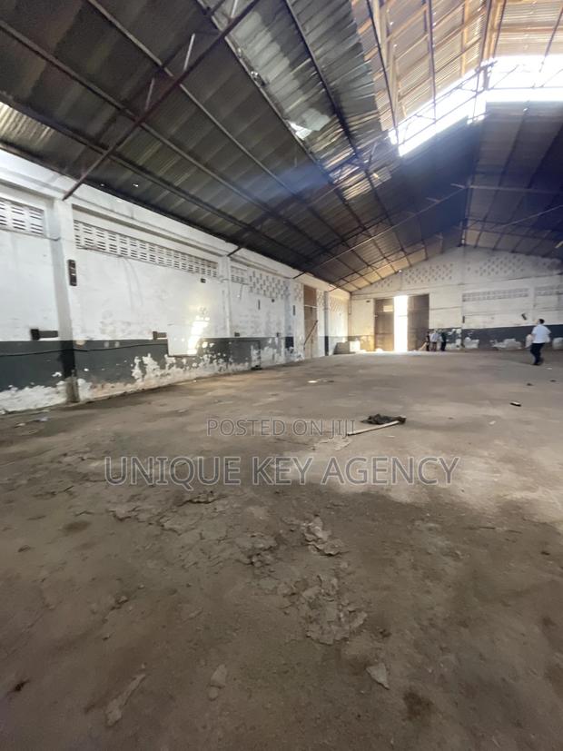 Warehouse for Sale in Accra · Photo 4