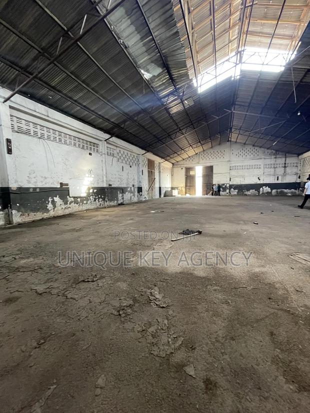 Warehouse for Sale in Accra · Photo 8