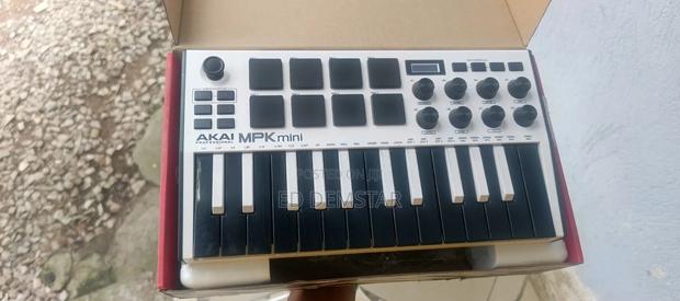 Akai MPK Midi Keyboard · Photo 1