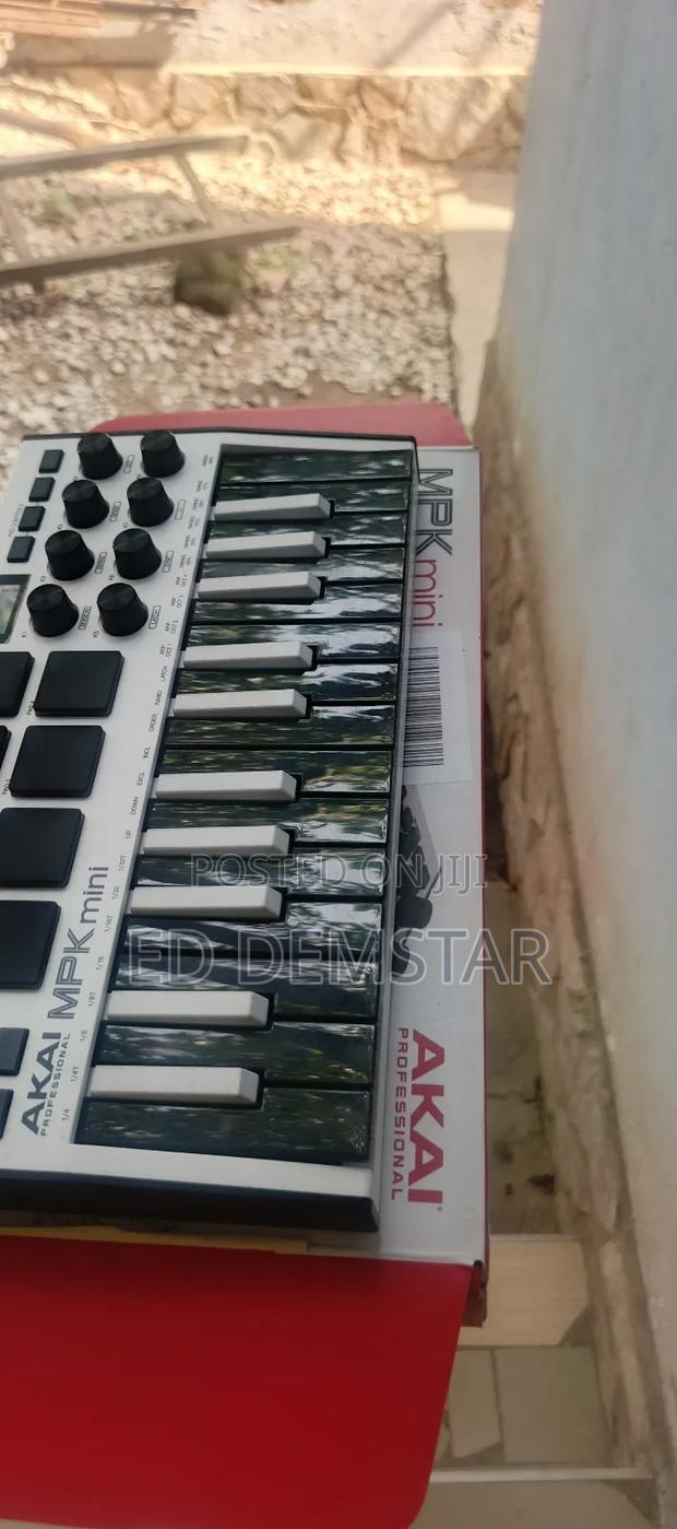 Akai MPK Midi Keyboard · Photo 2