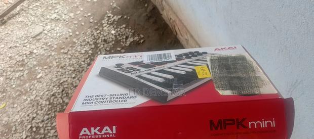Akai MPK Midi Keyboard · Photo 3