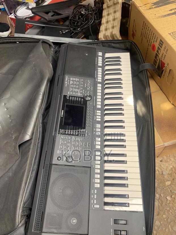 Yamaha PSR S750 · Photo 4