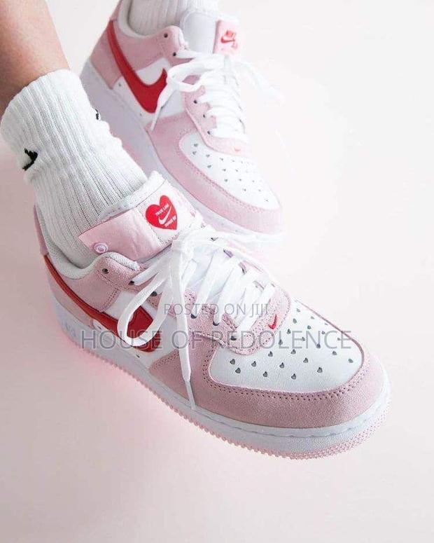 Airforce 1 Valentine Sneakers · Photo 2