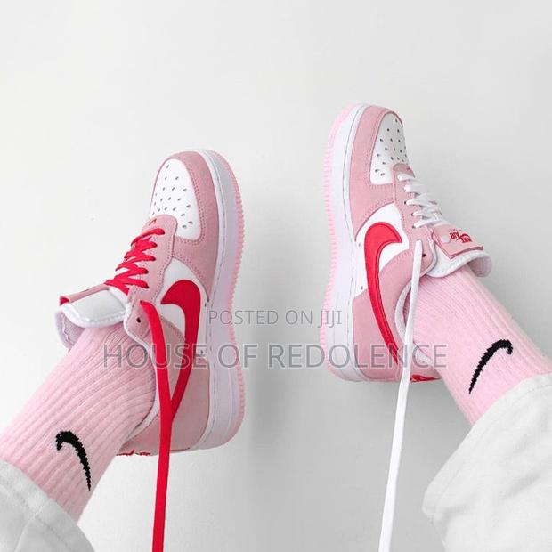 Airforce 1 Valentine Sneakers · Photo 1