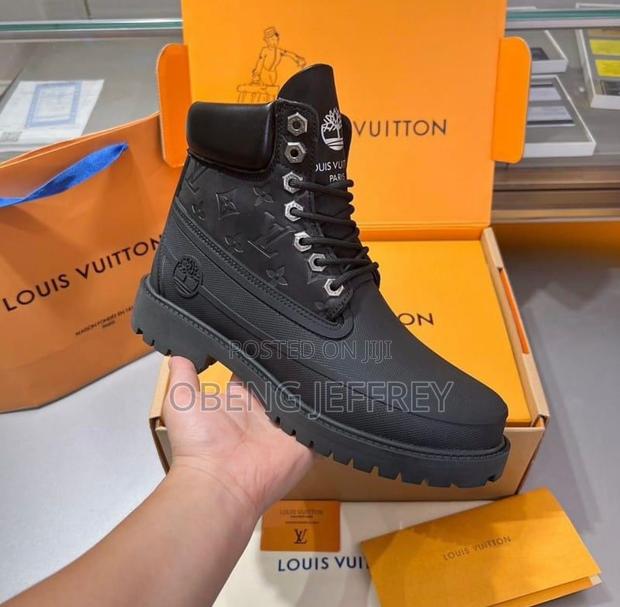 Original Louis Vuitton Timberland Boots Black · Photo 2