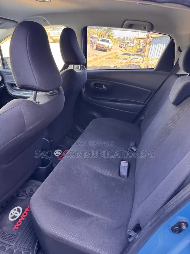 Toyota Vitz 1.5 FWD 5dr 2015 Blue · Photo 1