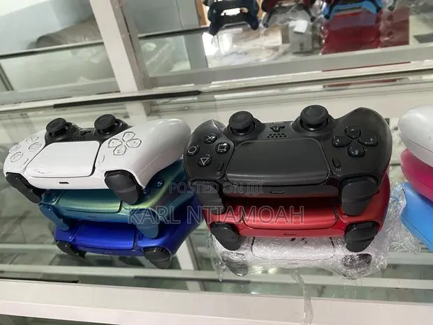 Ps 5 Controllers · Photo 1
