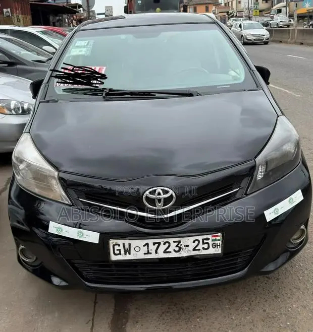 Toyota Yaris 2015 Black · Photo 1