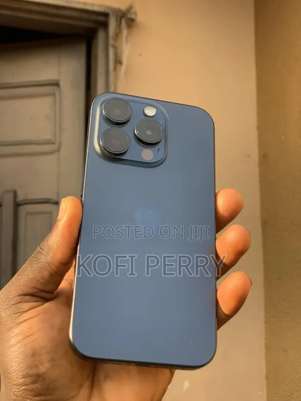 Apple iPhone 15 Pro 128 GB Blue · Photo 1