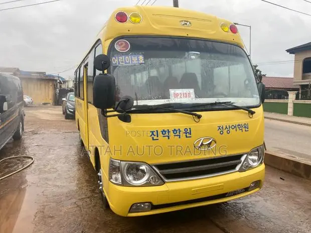 Hyundai County 2014 Yellow · Photo 1