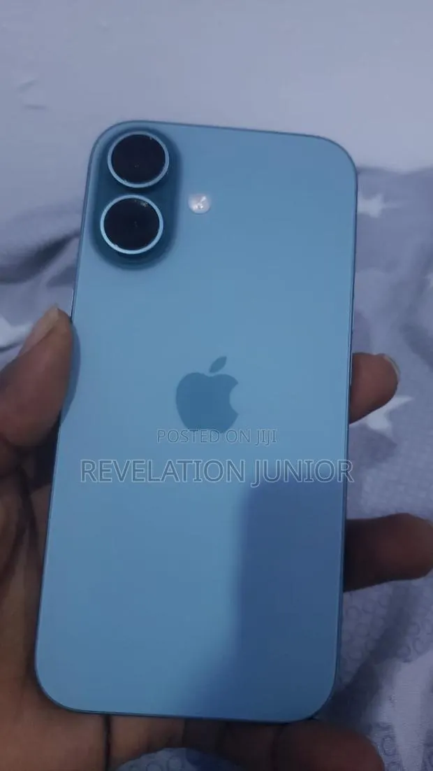 New Apple iPhone 16 128 GB Blue · Photo 1