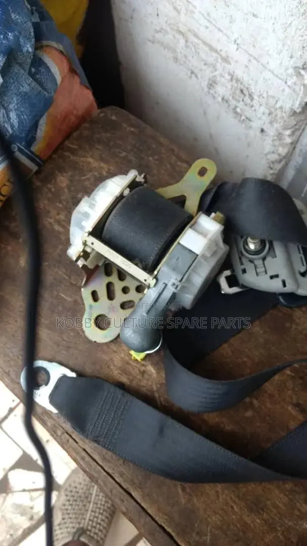 Original Toyota Hilux Car Seat Belt Available for All Cars · Photo 1
