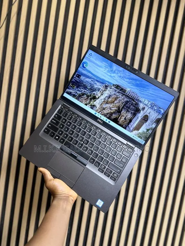 Laptop Dell Latitude 5400 8GB Intel Core i7 SSD 256GB · Photo 1