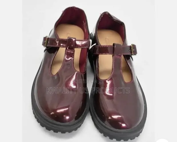 Old Navy Girls Strap Sandals - Size 30, 32 · Photo 1