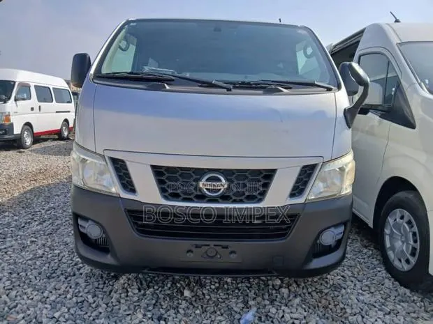 Nissan Caravan (Urvan) 2010 Silver · Photo 1