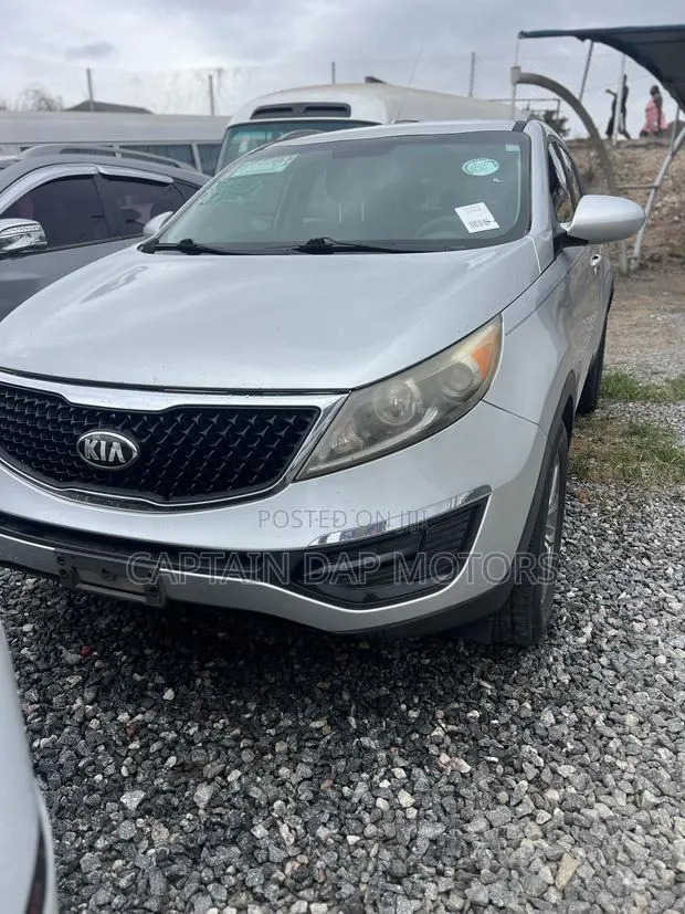 Kia Sportage LX 4dr SUV (2.4L 4cyl 6A) 2016 Silver · Photo 2