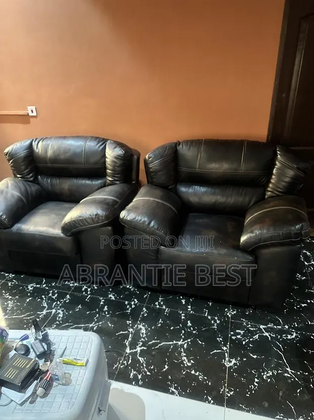 Quick Sale Set of Sofa Chairs for Sale · Photo 1