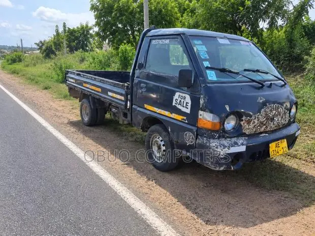 Hyundai H200 2009 Blue · Photo 1