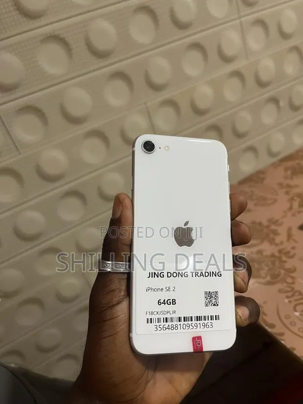 Apple iPhone SE (2022) 64 GB White · Photo 1