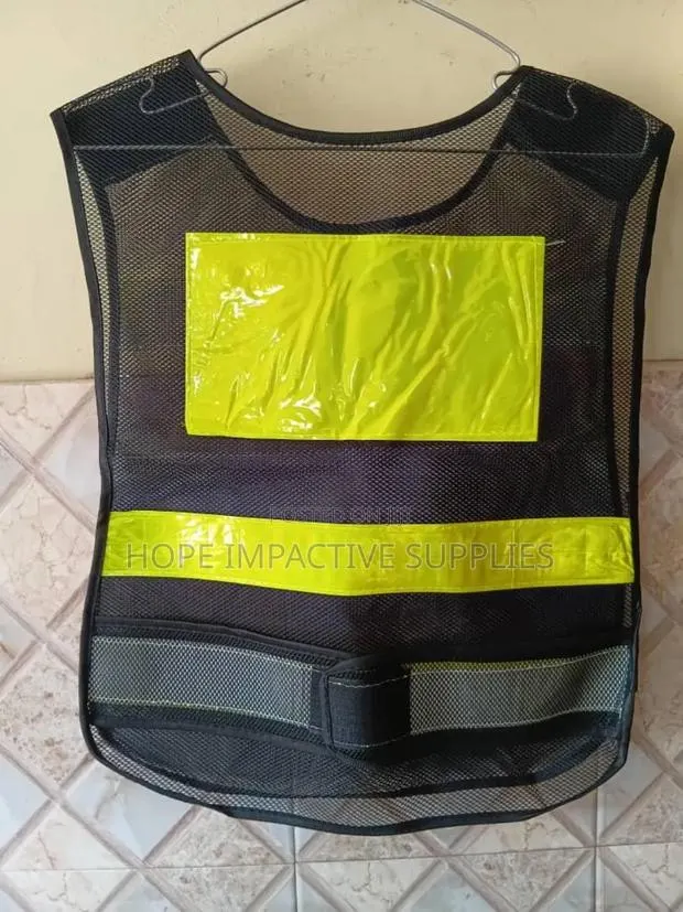 High Quality Perforated Reflective Vest. · Photo 1