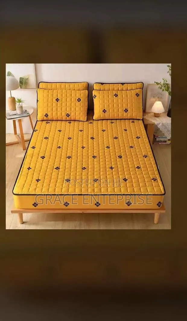 High Quality Water Proof Bed Covers in Different Colors · Photo 1