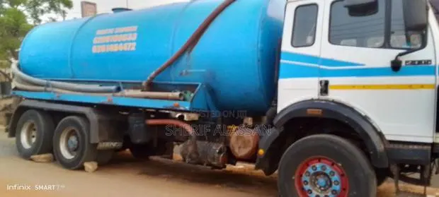 Toilet Manhole Emptying Car · Photo 1