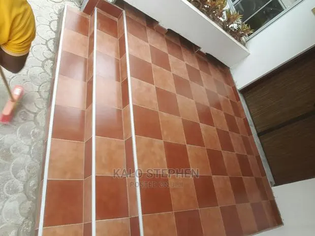 Experienced Tiles Contrutor · Photo 1