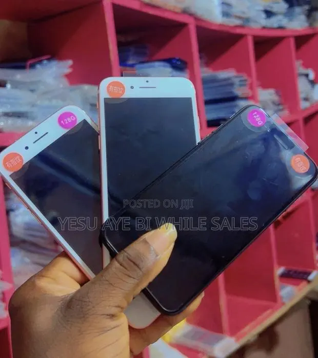 New Apple iPhone 7 128 GB · Photo 1