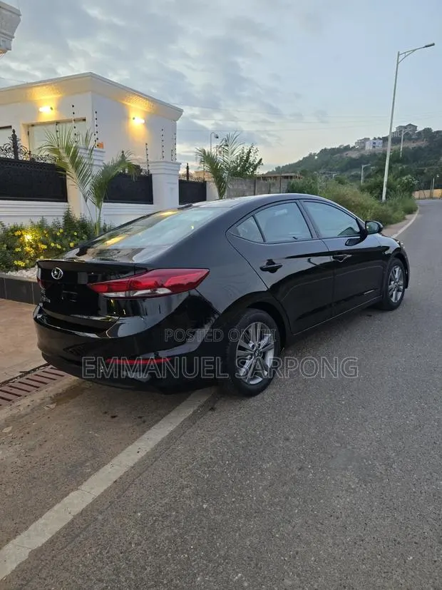 Hyundai Elantra 2017 Black · Photo 4