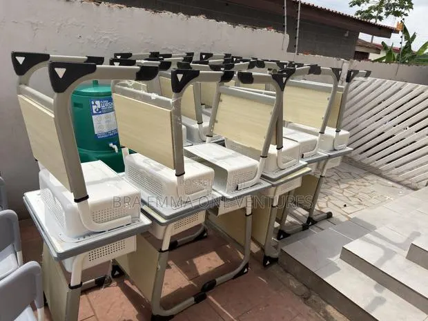 Adjustable Students Table and Chair · Photo 2