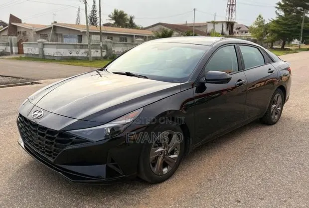 Hyundai Elantra 2022 Black · Photo 1