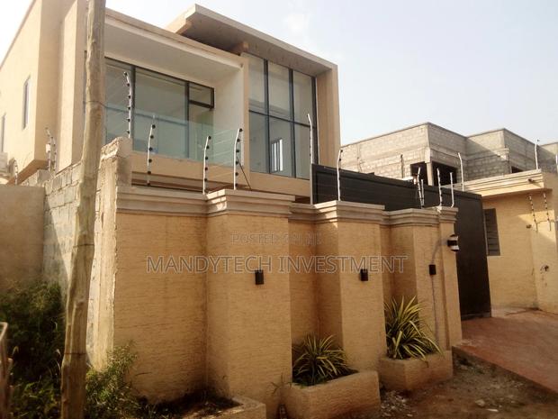 Furnished 5bdrm Mansion in School Junction for sale · Photo 2