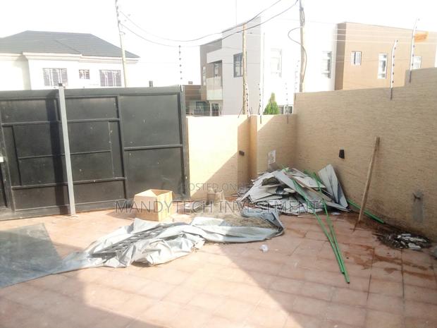 Furnished 5bdrm Mansion in School Junction for sale · Photo 4