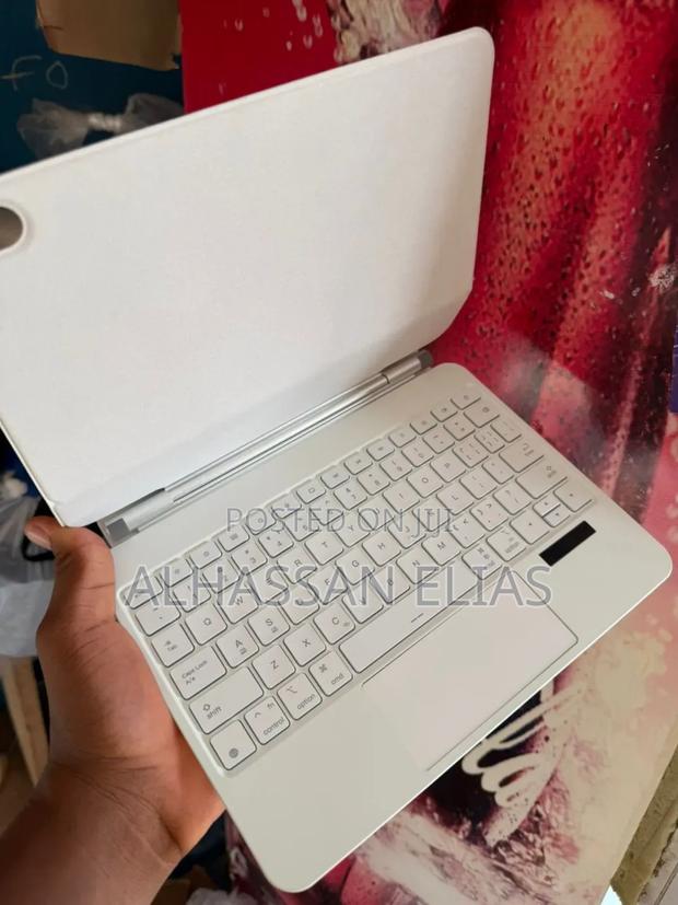 iPad 11th A16 and Apple iPad 10th Generation Magic Keyboard (White) · Photo 3