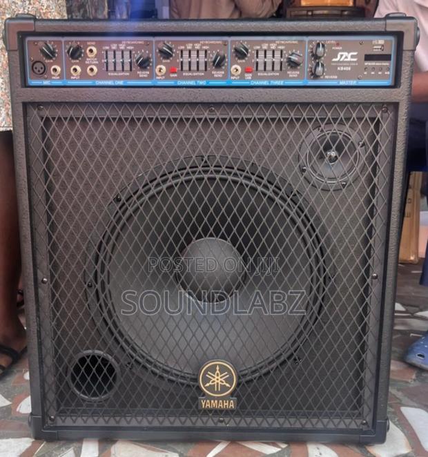 Yamaha Kb400 Keyboard Combo Amplifier. · Photo 1