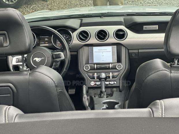 Ford Mustang EcoBoost Premium 2021 White · Photo 6