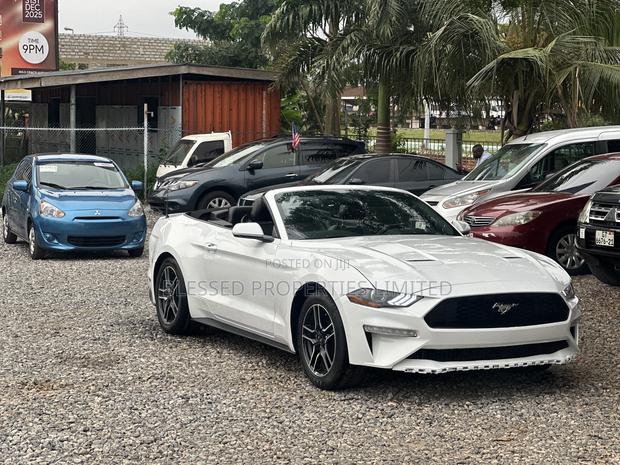 Ford Mustang EcoBoost Premium 2021 White · Photo 4
