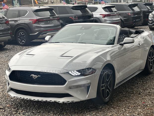 Ford Mustang EcoBoost Premium 2021 White · Photo 2