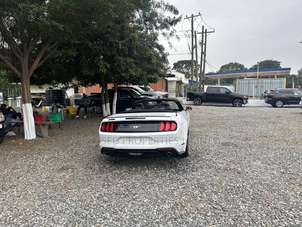 Ford Mustang EcoBoost Premium 2021 White · Photo 1