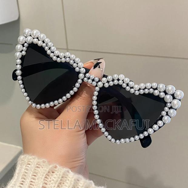 Love Shaped Sunglasses For Girls · Photo 1