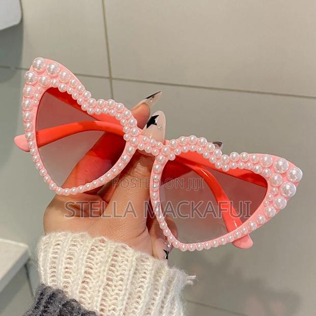 Love Shaped Sunglasses For Girls · Photo 2