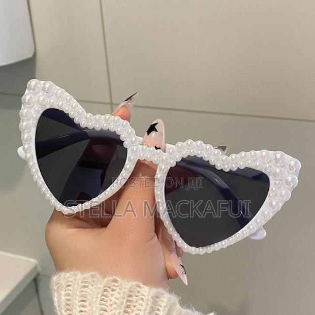 Love Shaped Sunglasses For Girls · Photo 3