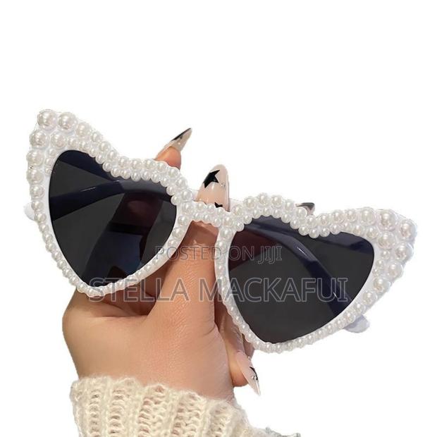 Love Shaped Sunglasses For Girls · Photo 4