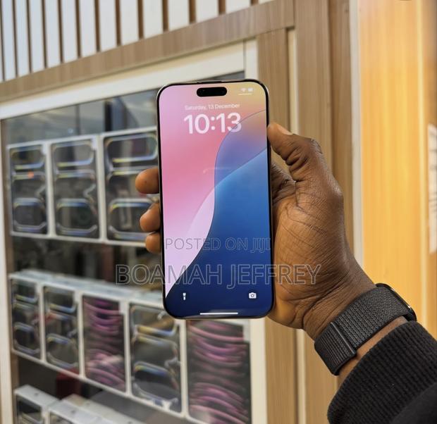 Apple iPhone 16 Pro Max 256 GB Gold · Photo 3