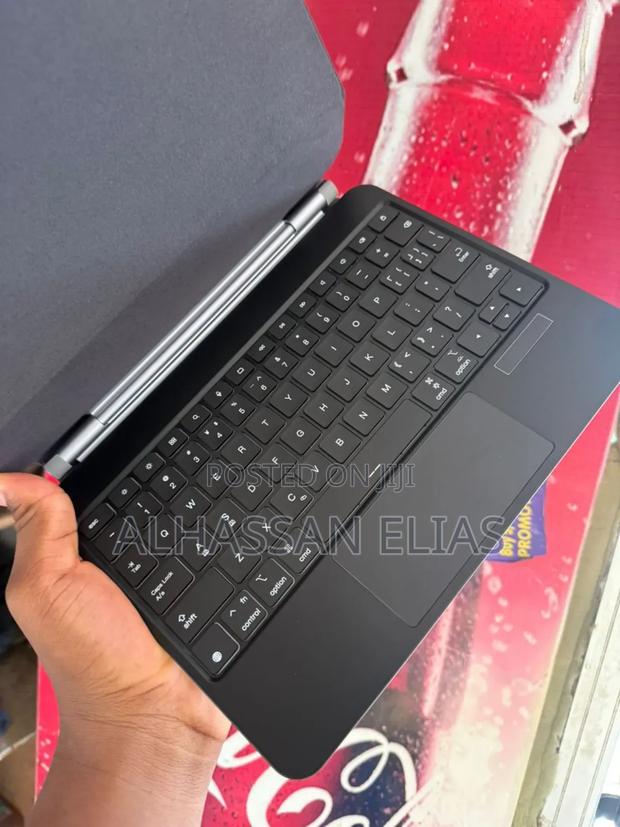 iPad 11th A16 and Apple iPad 10th Generation Magic Keyboard (Black) · Photo 4