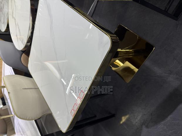 Luxurious Square Table · Photo 2