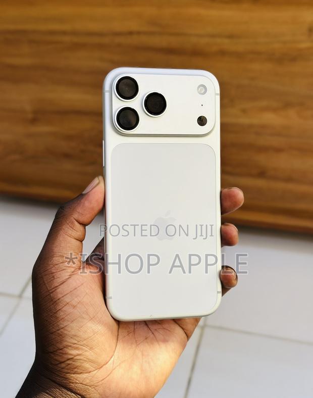 Apple iPhone 17 Pro Max 512 GB White · Photo 2