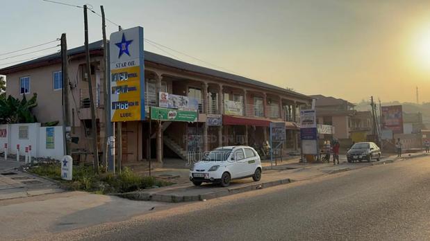 5 Beds House With 16 Shops Ablekuma · Photo 2