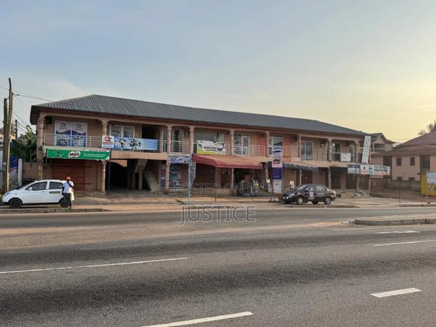 5 Beds House With 16 Shops Ablekuma · Photo 6