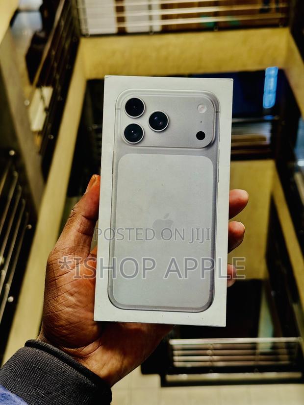 New Apple iPhone 17 Pro Max 512 GB Silver · Photo 2